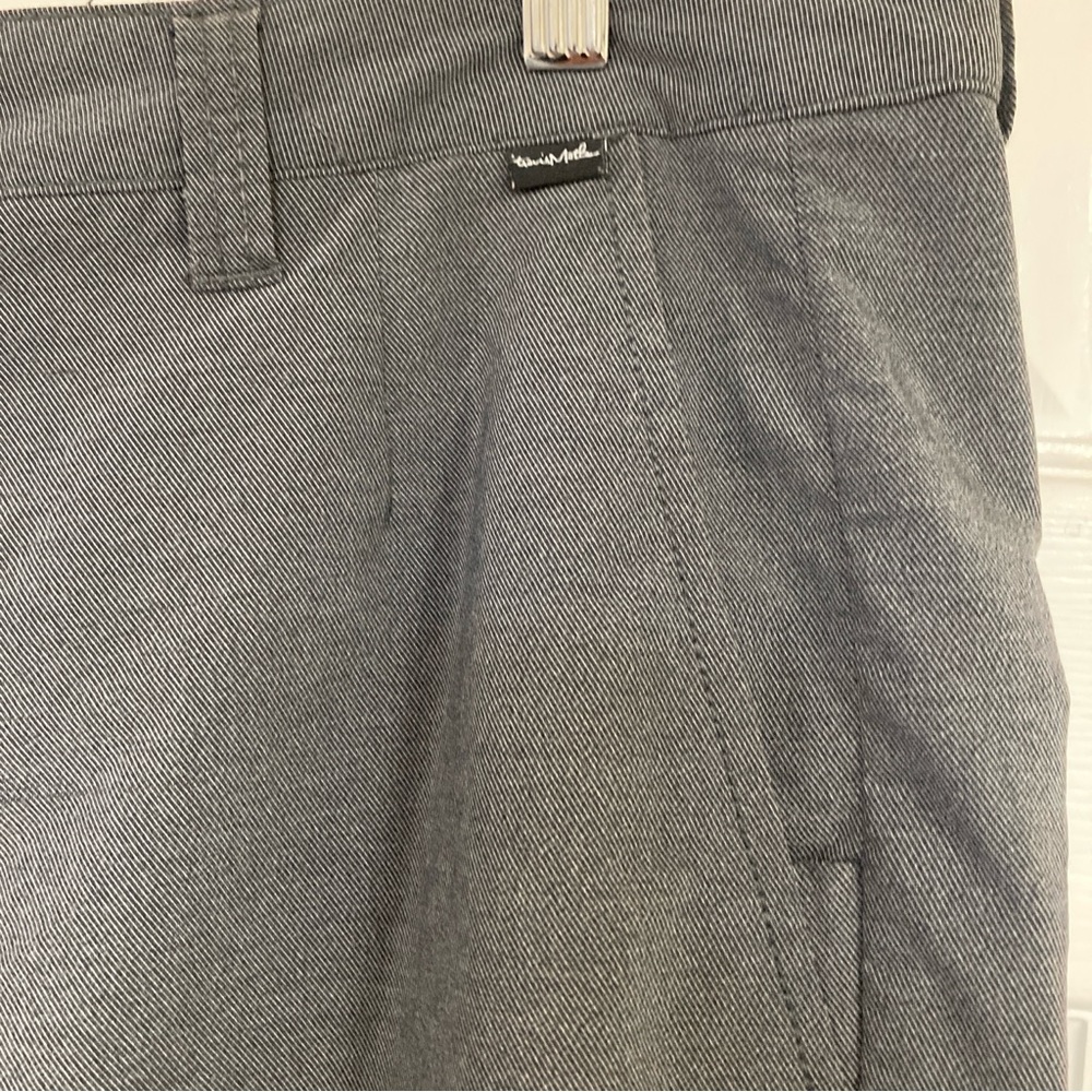 Travis Mathew Men's Gray Shorts Strech Pockets Performance size 36 - Picture 4 of 13